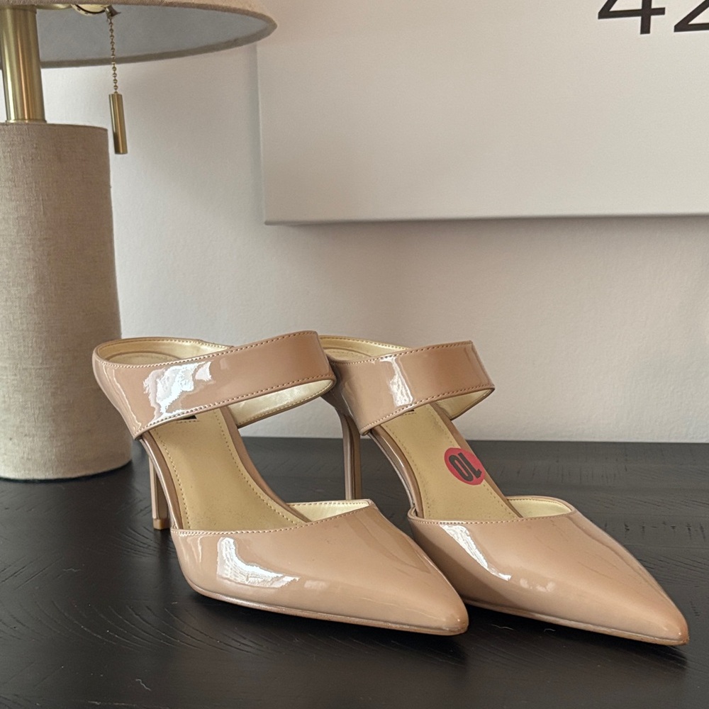 NEW Elegant Nude Patent Leather Heels Size 10